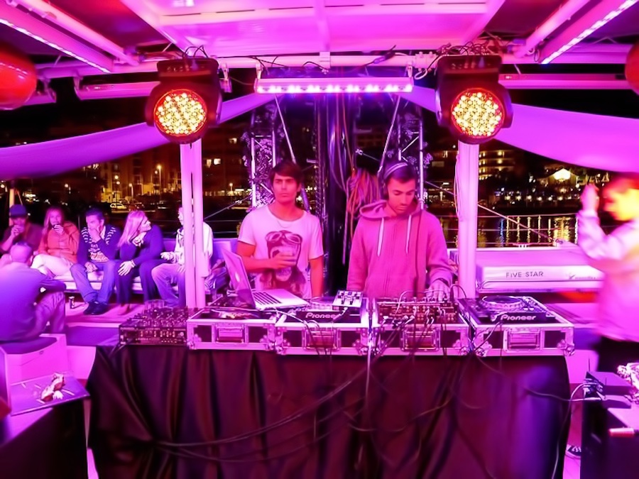 Barcos para bodas - dj