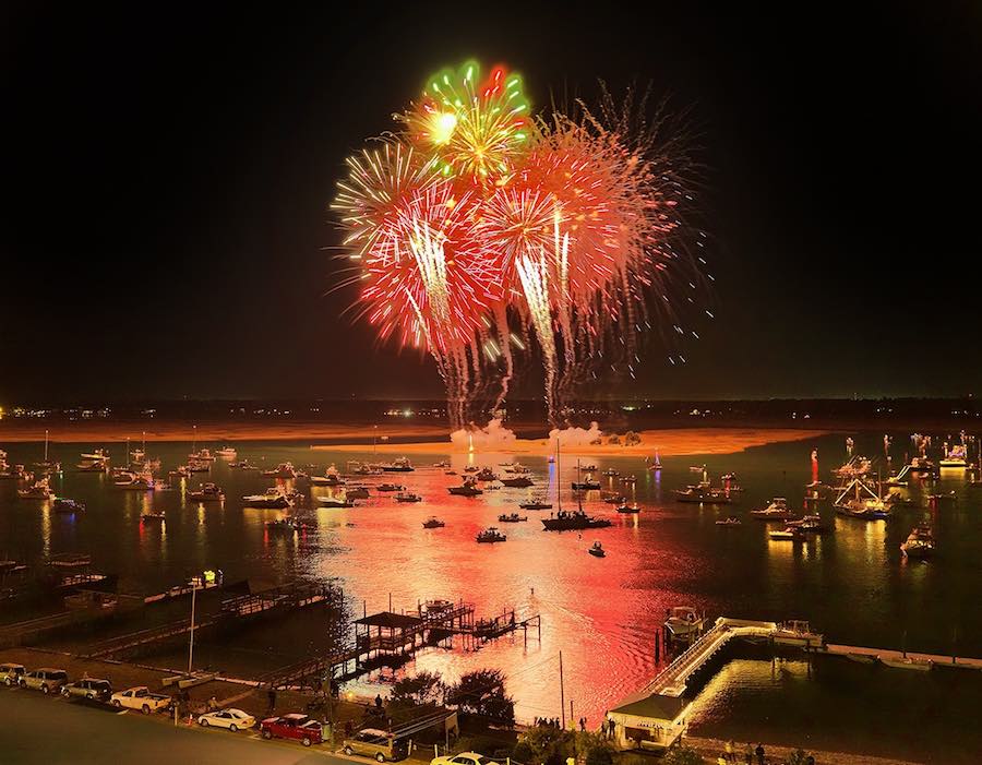 Fuegos artificiales en Barco