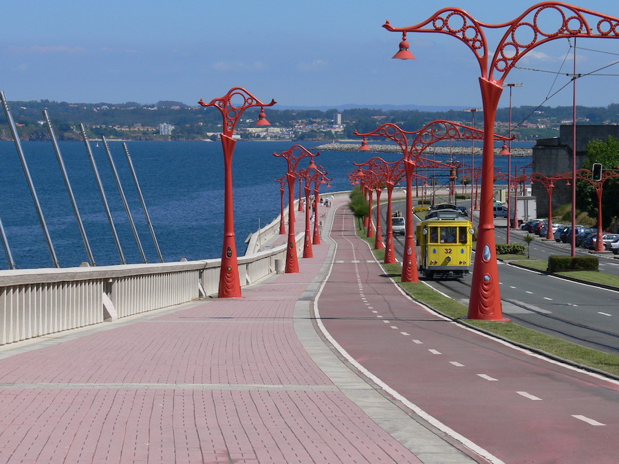 Turismo Náutico en La Coruña - Paseo Maritimo hacia Torre de Hercules