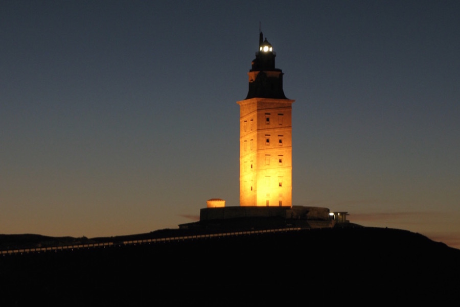 Turismo Náutico en La Coruña - Torre de Hercules noche