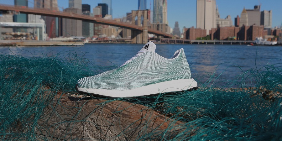 Caracterizar Desbordamiento Oculto Adidas crea unas zapatillas con plástico reciclado del océano