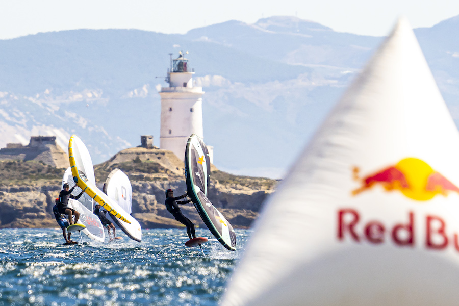 Candel a un paso de ser campeón de las Wing Foil Spain Series 2023 tras arrasar el primer día en Tarifa